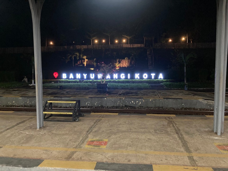 Indonesien - Surabaya - Am Abend geht es wieder zum Bahnhof 😅