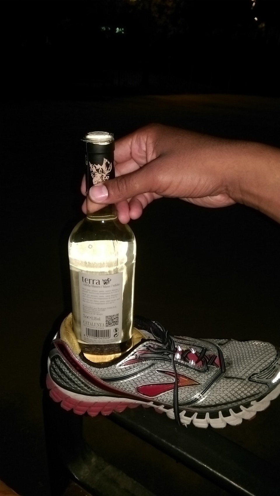 Spanien - Platja del Bogatell - ....okay, mein MacGyver Trick hat nicht geklappt.... Ann-Lena hat dann doch einen Öffner besorgt.