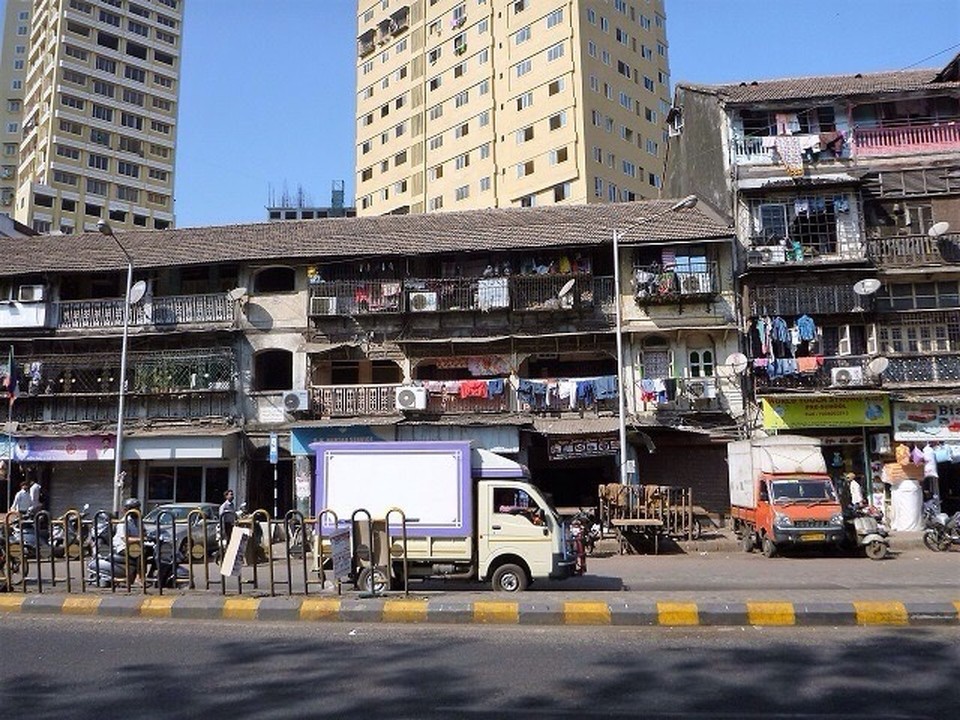  - Indien, Mumbai,  - Alt und neu nebeneinander 
