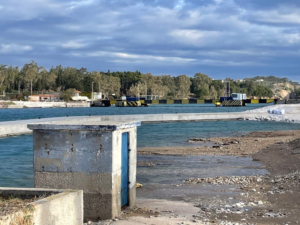 Griechenland - Loutraki Perachoras - …die Einfahrt zum Kanal von Korinth