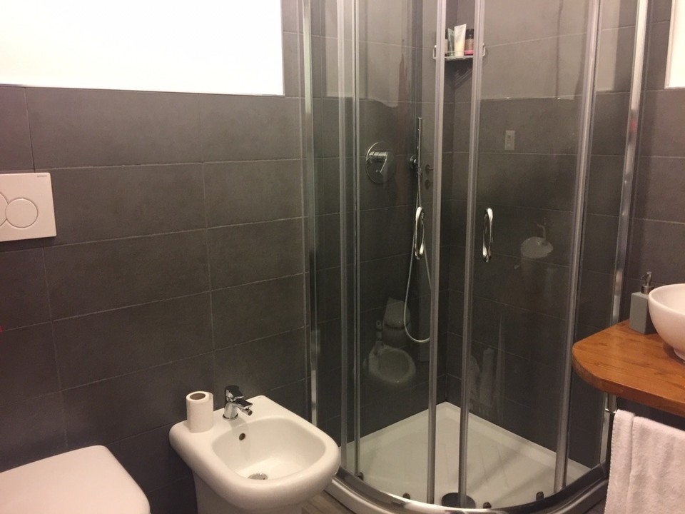  - Italy, Genoa - Our B&B ensuite bathroom