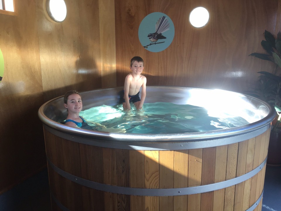 Neuseeland - Queenstown - Am Abend entspannen wir im Hot Pool vom Campingplatz.
Nach einem feinen Birchermüesli geht es dann ab ins Bett. 