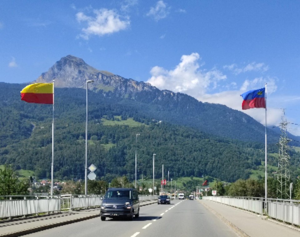 Schweiz - Glarus - Brücke von Lichtenstein in die Schweiz