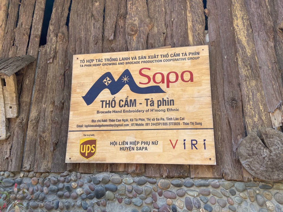 Vietnam - Sa Pa - We stopped here for the lunch. The package included the lunch. They have a small souvenir shop and you can buy some handmade items. Don’t forget to negotiate the price. 