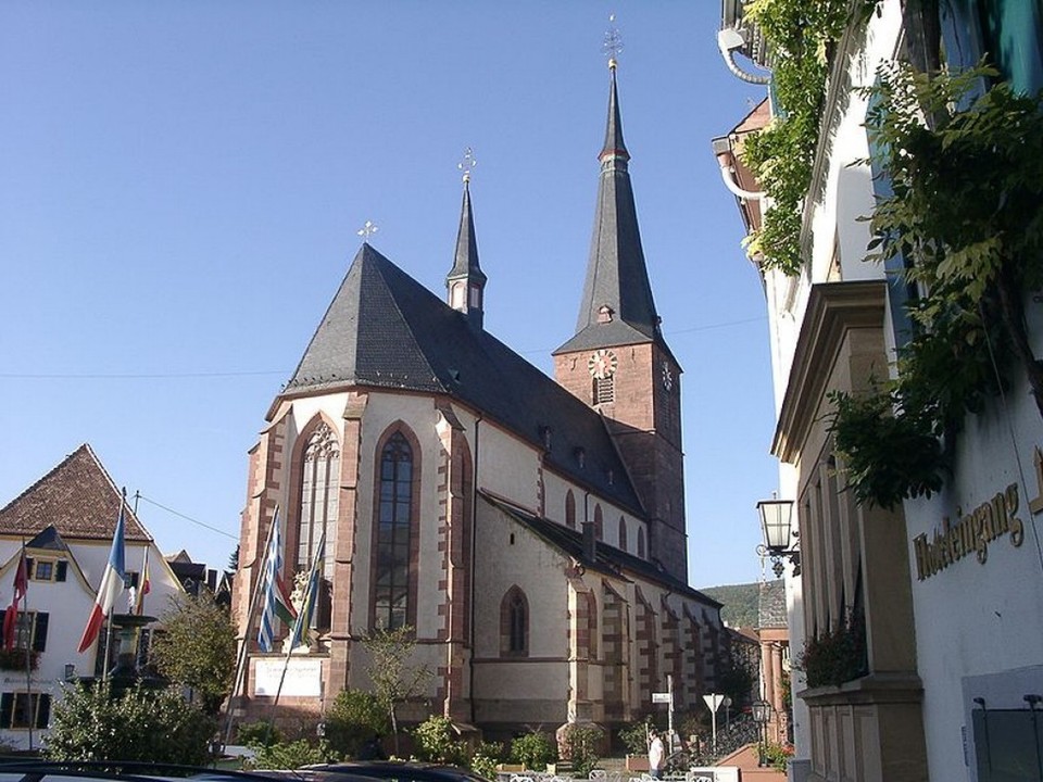 Deutschland - Deidesheim - Im Zentrum der historischen Altstadt Pfarrkirche St. Ulrich