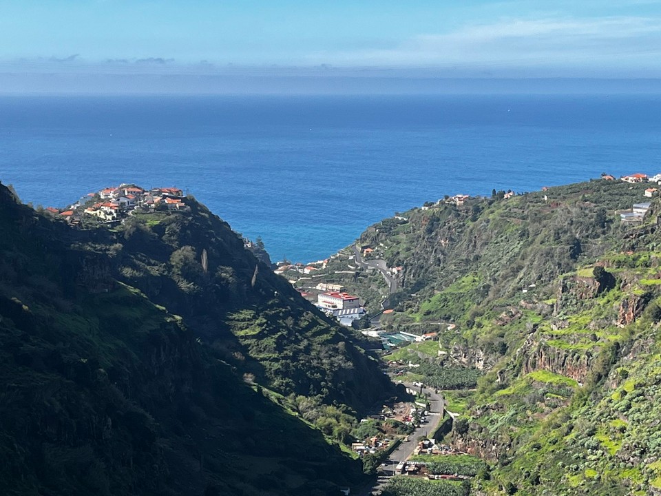 Portugal - Ponta Do Sol - Heute einmal wandern an der Levada Moinho, links der Ausgangspunkt.
