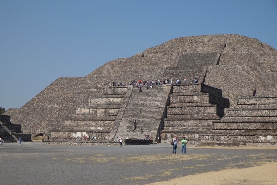 Mexiko - Teotihuacán - Die Mondpyramide - Den Namen gaben ihr die Azteken, die einige hundert Jahre später diesen Ort verlassen vorfanden.