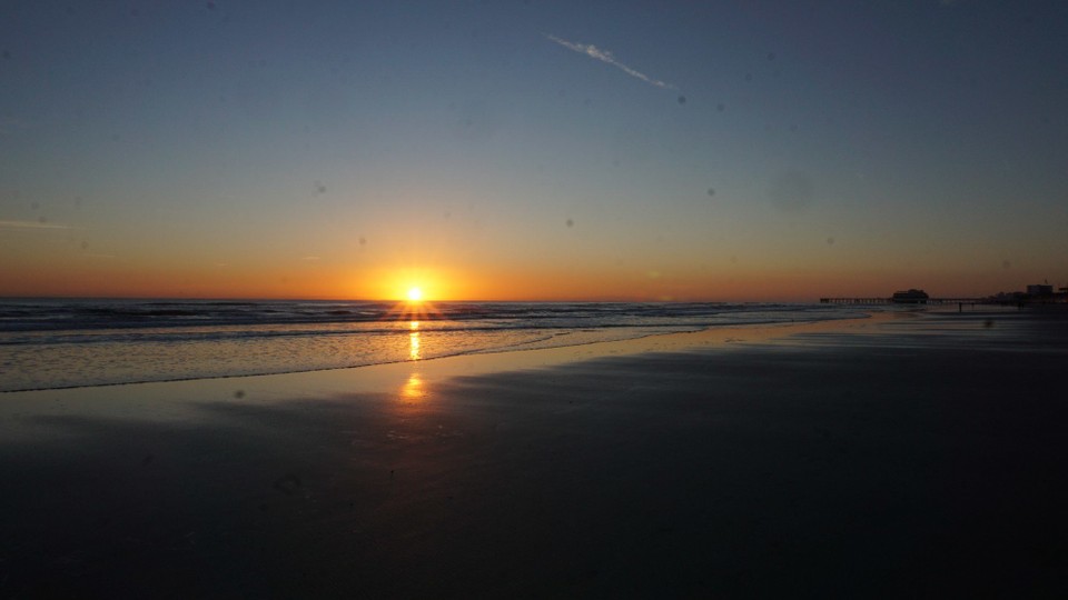 USA - Daytona Beach - Der Tag beginnt mit einem Kaffee beim Sonnenaufgang