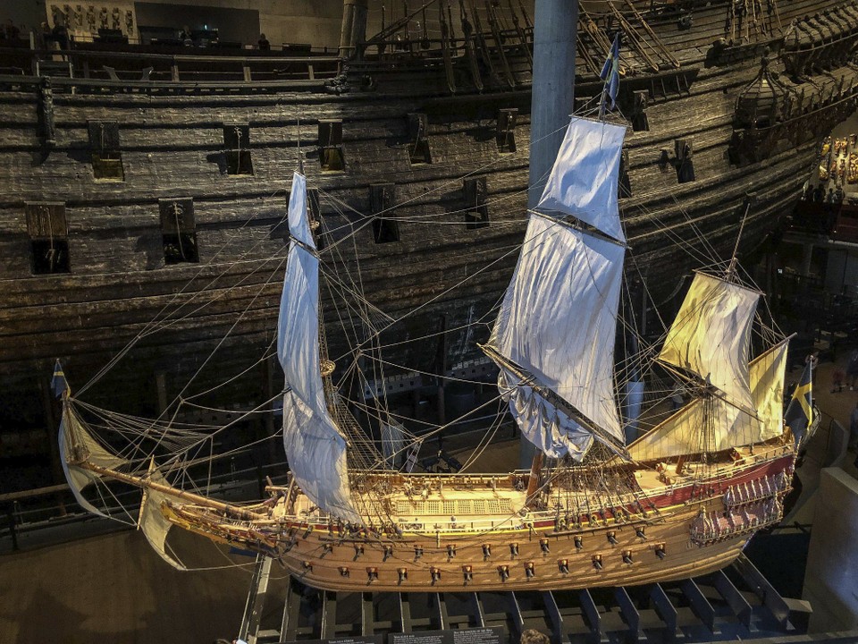 Schweden - Stockholm - Modell des Kriegsschiff Vasa, das auf seiner Jungfernfahrt noch fast im Hafen nach 1'300 m Fahrt sank.