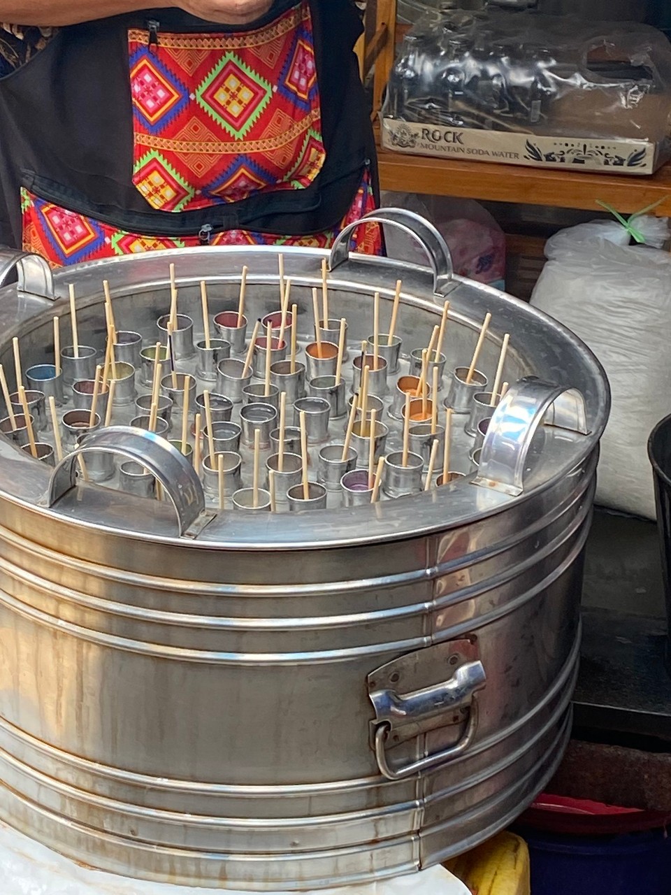 Thailand - Phetchaburi - Eis am Stil für 10 Baht.