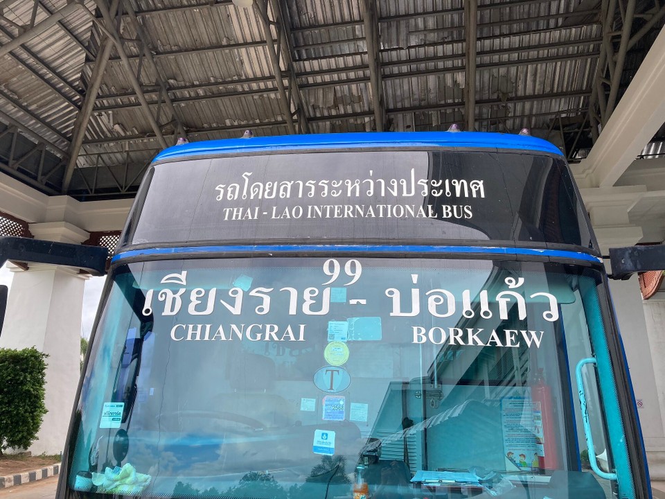Laos - Huoixai - Nächster Bus steht schon bereit 😅 wohin es geht ist offensichtlich 🤪