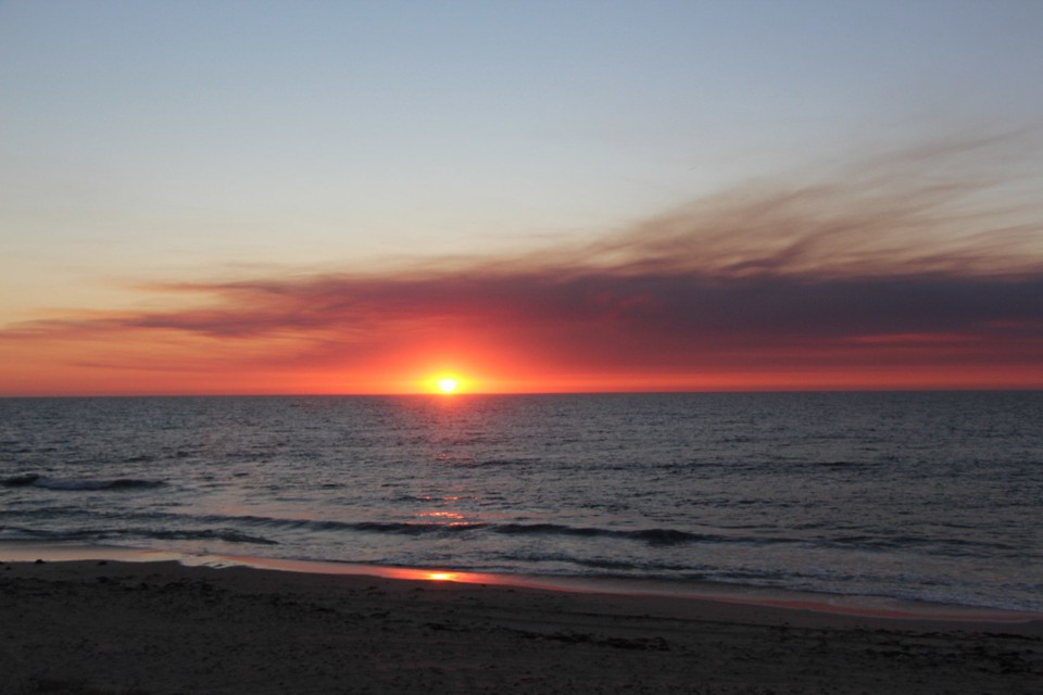 Australien - Lancelin - Man sieht die Wolke richtig über dem Meer stehen 