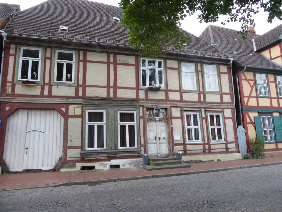 Deutschland - Dömitz - Dömitz ist ansonsten ganz schrecklich deprimierend. So viel Leerstand, wie ich noch nie gesehen habe. Ganze Zeilen verlassen. Nicht nur die Geschäfte, sondern die vollständigen Häuser.