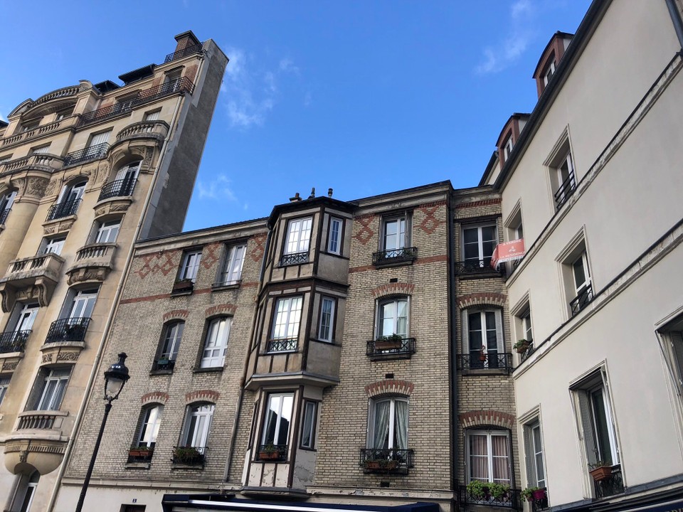 Frankreich - Paris - Manchmal werden Häuser einfach dazwischen gepflanzt.