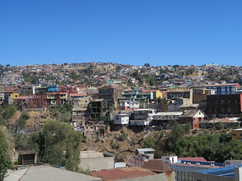 Chile - Valparaíso - historiquement, les maisons colorées en tolle et peintures de bateaux sont celles des pecheurs