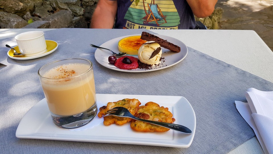 Deutschland - Lindau (Bodensee) - Das Essen in der Drachenburg sieht schon besonders schön aus.