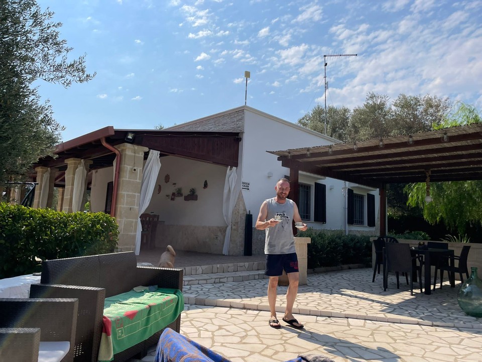 Italien - Carovigno - Der Café Mann 💁‍♂️ 