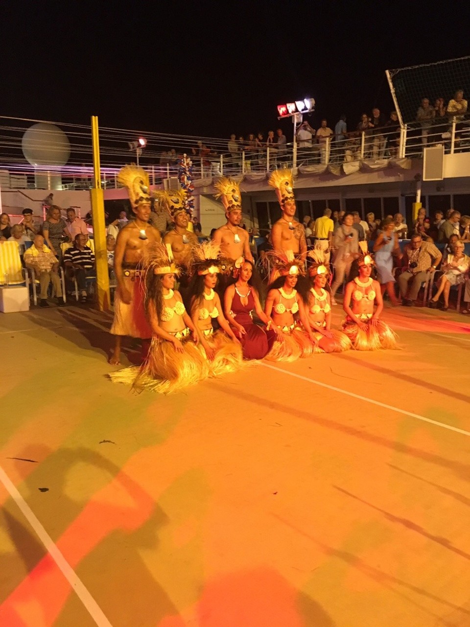  -  - Friedlich alle vereint -Tolle Tanzshow 