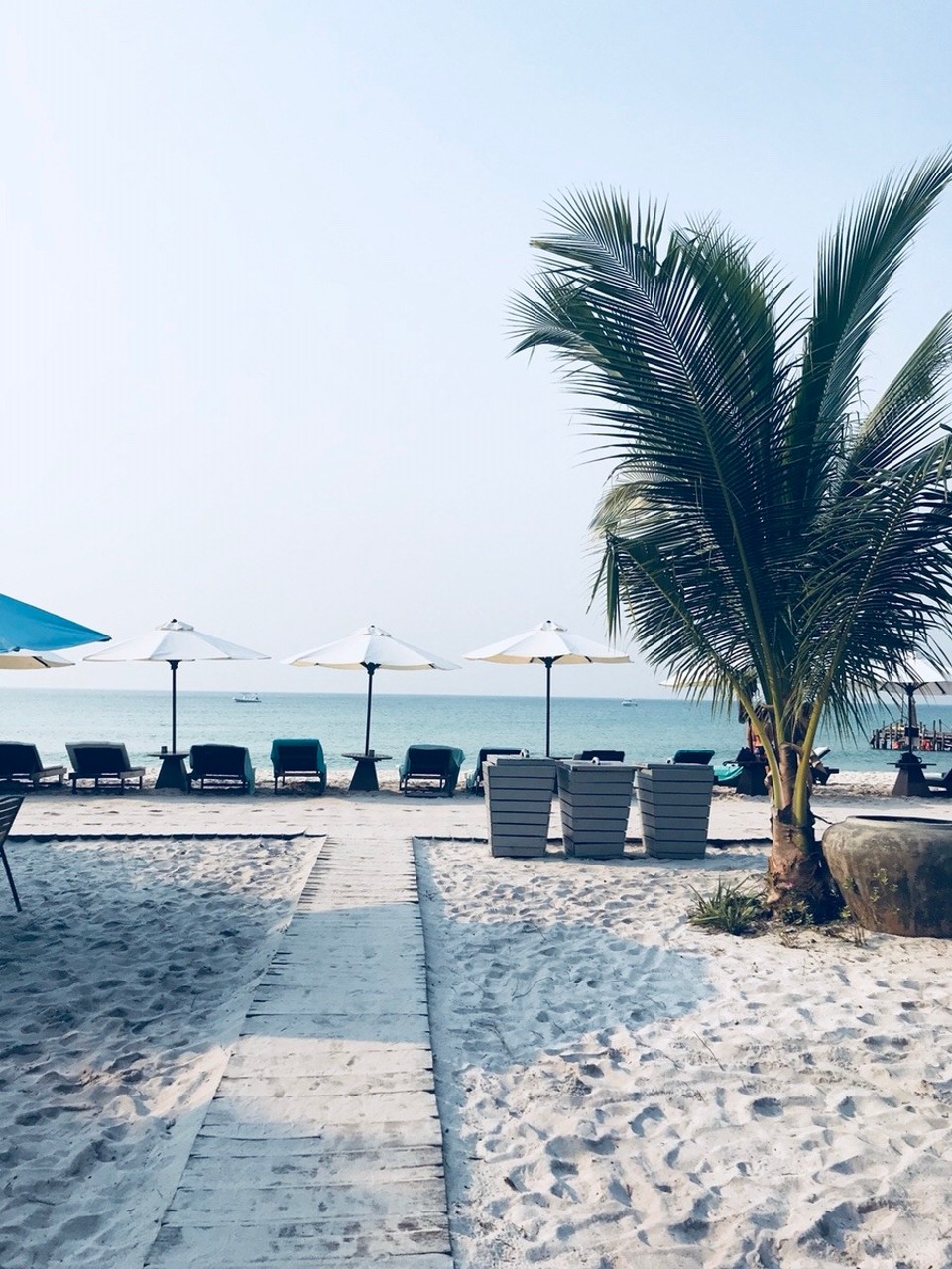 Kambodscha -  - nach mühsamen warten in Sihanoukville und dem Main Pier in Koh Rong sind wir nach ca. 8 Stunden dann endlich im Sok San Beach Resort angekommen