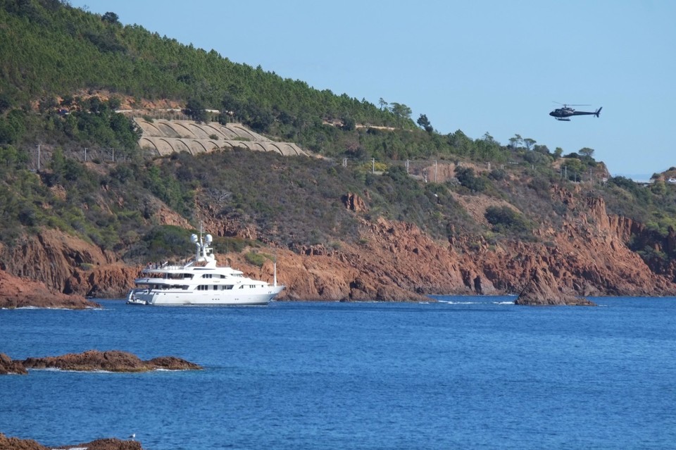 Frankreich - Plage de Le Dramont - Auf der Strecke zwischen Cannes und St. Raphael beim Massiv Esterel wird eine Szene zu dem neuen Film “Taxi 5” von Luc Besson gedreht. Durch’s Set fahren, anhalten und winken ist hier unerwünscht 😄 