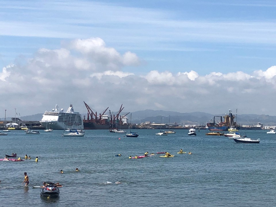Neuseeland - Waihi Beach - Blick auf den Hafen von Tauranga 