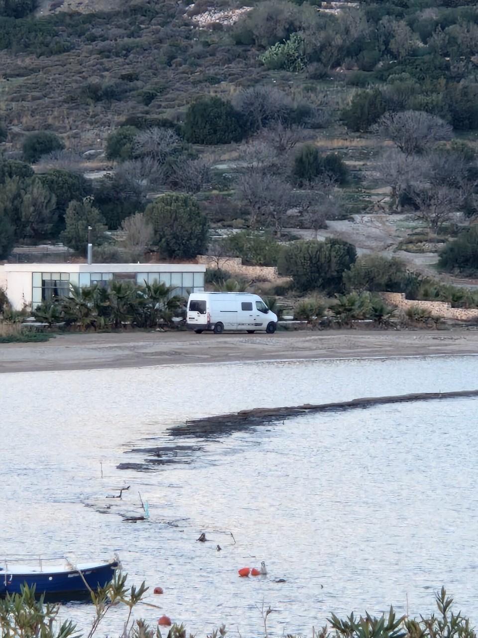 Griechenland - Lavreotiki - …da steht er direkt am Strand