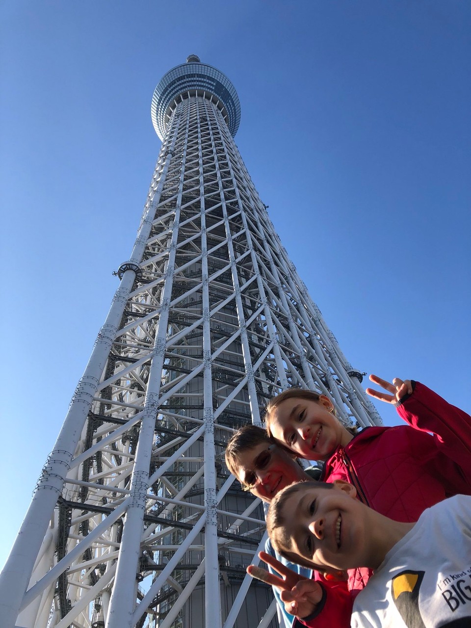 Japan - Sumida-Ku - Der Skytree ist 634 Meter hoch. Wir waren auf den Plattformen auf 350 und 450 Meter.