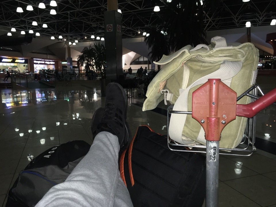 Vereinigte Arabische Emirate - Dubai - So noch eine Stunde bis zur Gepäck Aufgabe... aber schlafen kann ich dennoch nicht... 