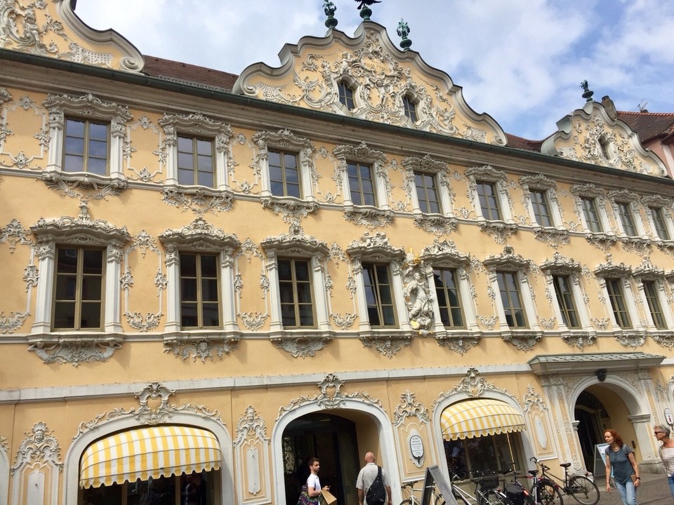 Deutschland - Würzburg - Touristenauskunft am Marktplatz
