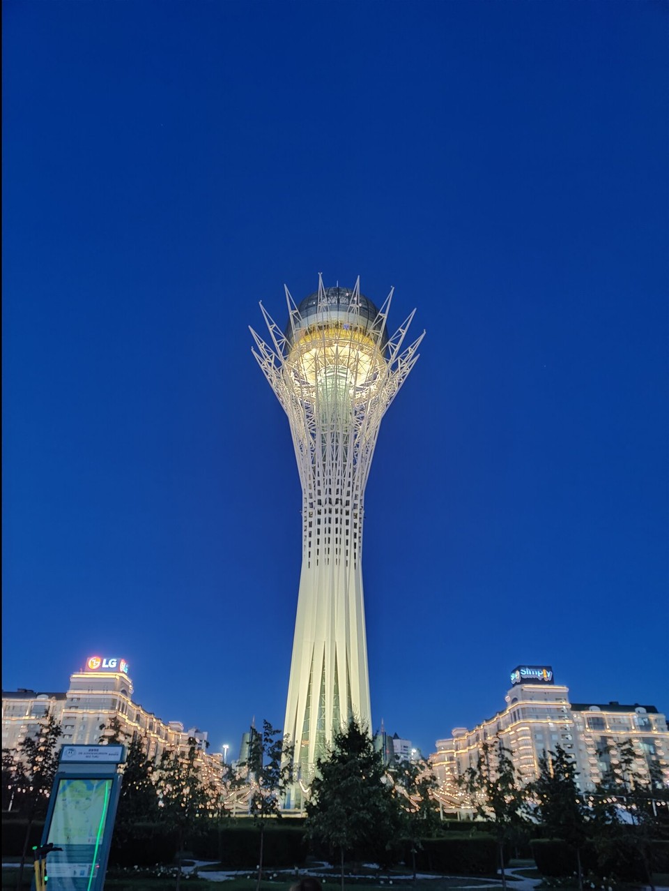 Kasachstan - Astana - "Lollipop" dass Wahrzeichen Astanas 