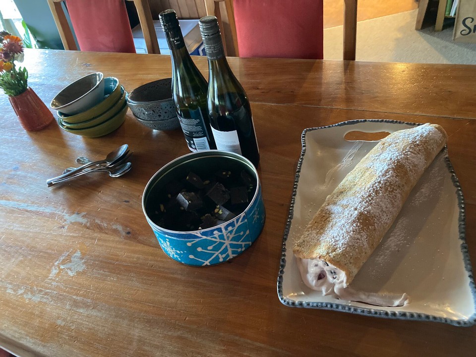 Neuseeland - Hikurangi - Biskuitrolle und Schoko-Pistazienfudge 🤤