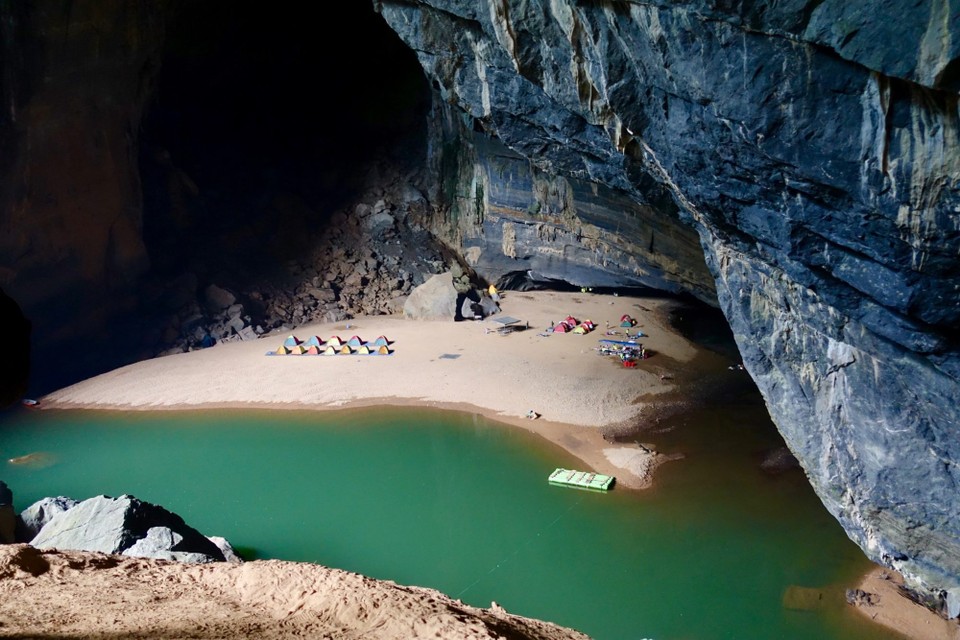 Vietnam - unbekannt - Hang En, verdens 3. største grotte og den nest største i Vietnam. Her skal vi tilbringe natten.