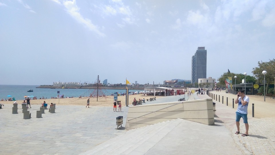 Spanien - Platja del Bogatell - Das macht Barcelona noch schöner. 