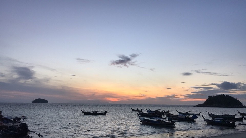 Thailand - Amphoe Mueang Satun - sunrise beach 🐚🌅
