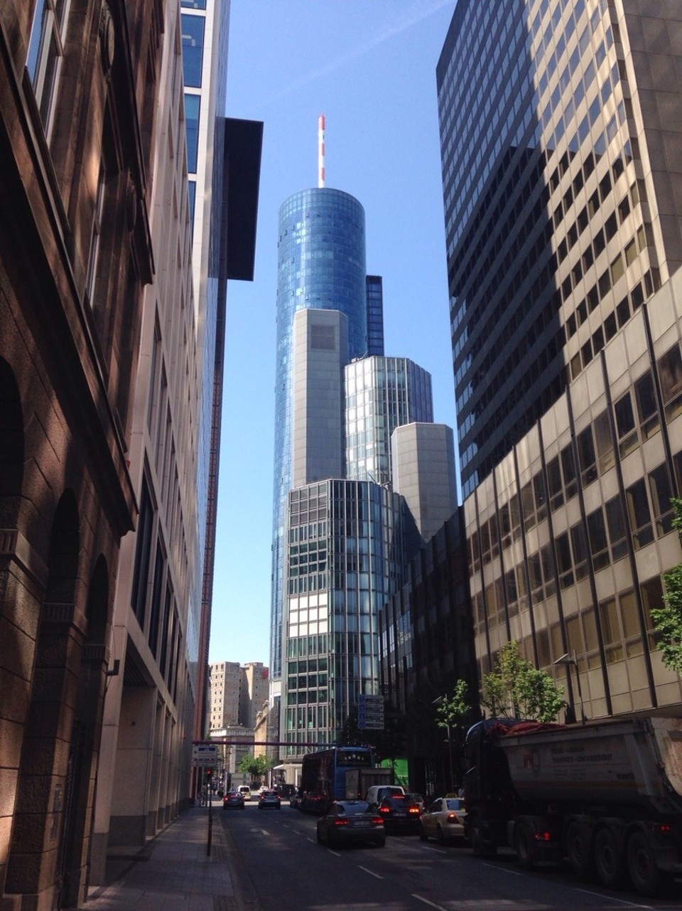 Deutschland - Frankfurt am Main - Maintower, heute zu heiß um ihn zu besteigen ;)