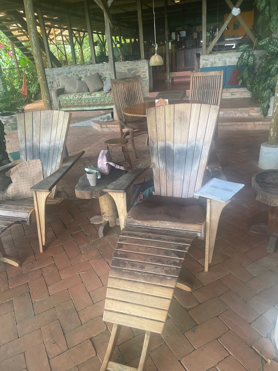 Costa Rica - Osa - Auch dieses Mal liegt das Hostel etwas außerhalb und muss sich mit gesamten Gepäck bei 20 Minuten Anstieg verdient werden 🎒 