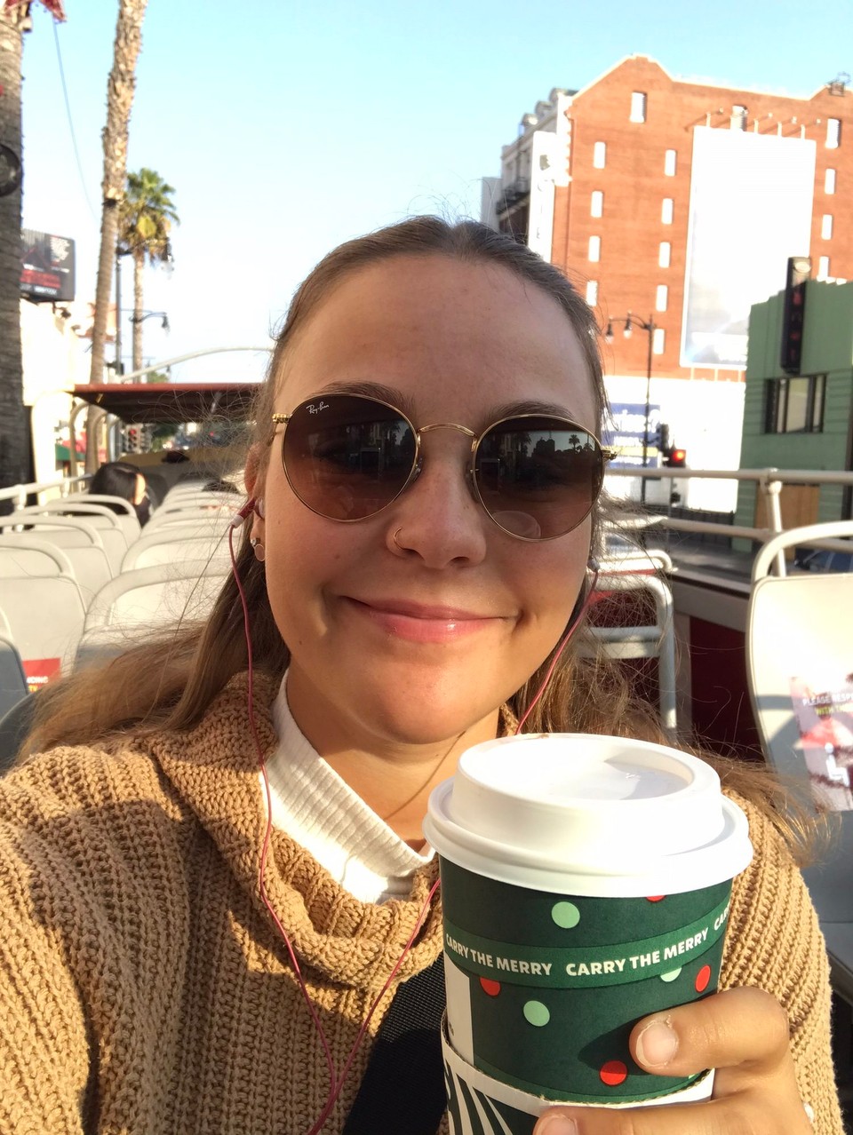 Vereinigte Staaten - Los Angeles - Mit Starbuckskaffee und einer einzigen Familie allein auf dem Doppelstöcker. 