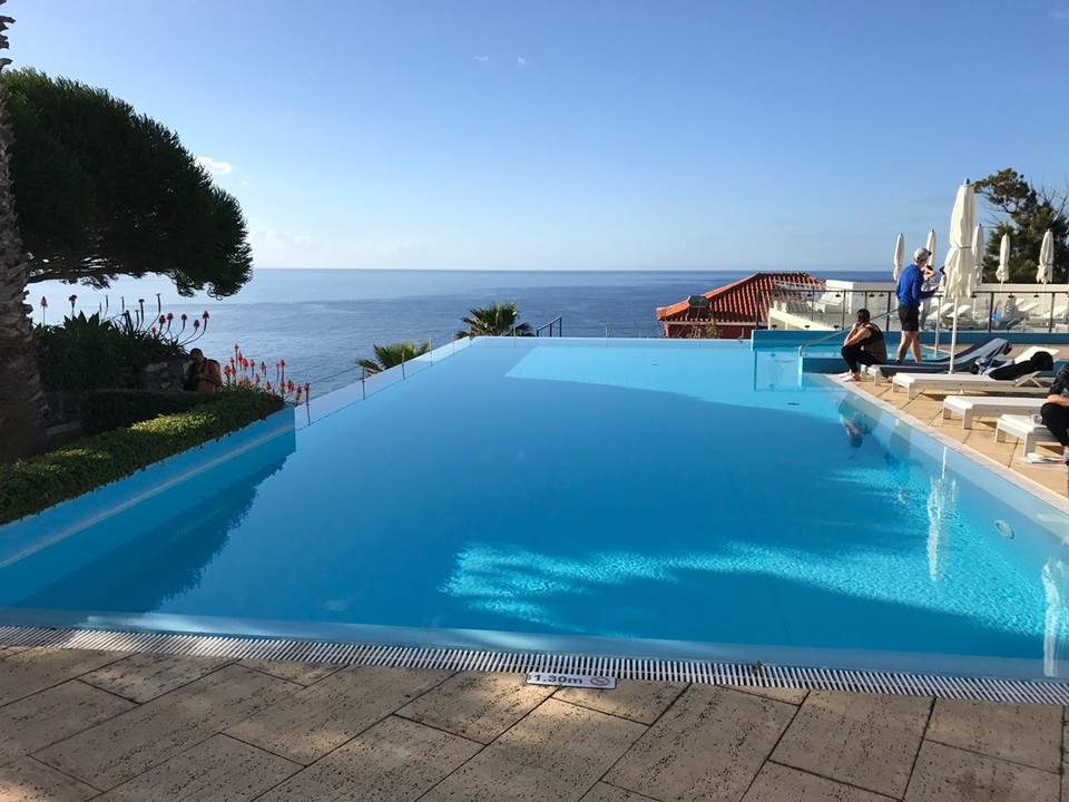 Portugal - Ponta do Sol - Unser Infinity-Pool reicht bis über den Atlantik 😜