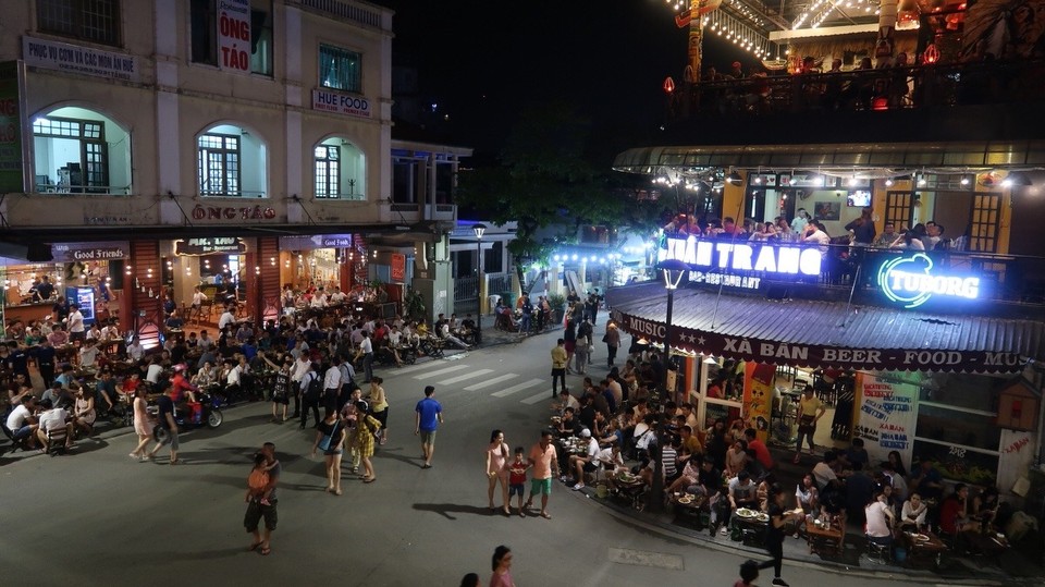 Vietnam - Huế - Viel los hier Abends... aber bei der Hitze spielt sich alles Abends ab, nur die blöden deutschen Rennen mittags bei praller Sonne durch die Stadt 😅