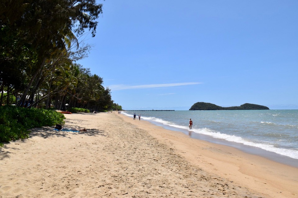 Australien - Port Douglas - Nächster Halt war Palm Cove, auch hier sehr wenig Menschen am Strand.
Das Wasser schön warm, was will man mehr.