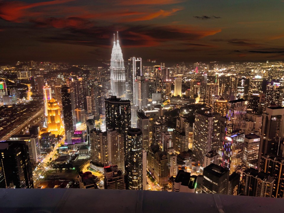Malaysia - Kuala Lumpur - Der Ausblick von der Sky Terrasse des KL Towers einst dem höchsten Turm der Welt ist Wahnsinn.