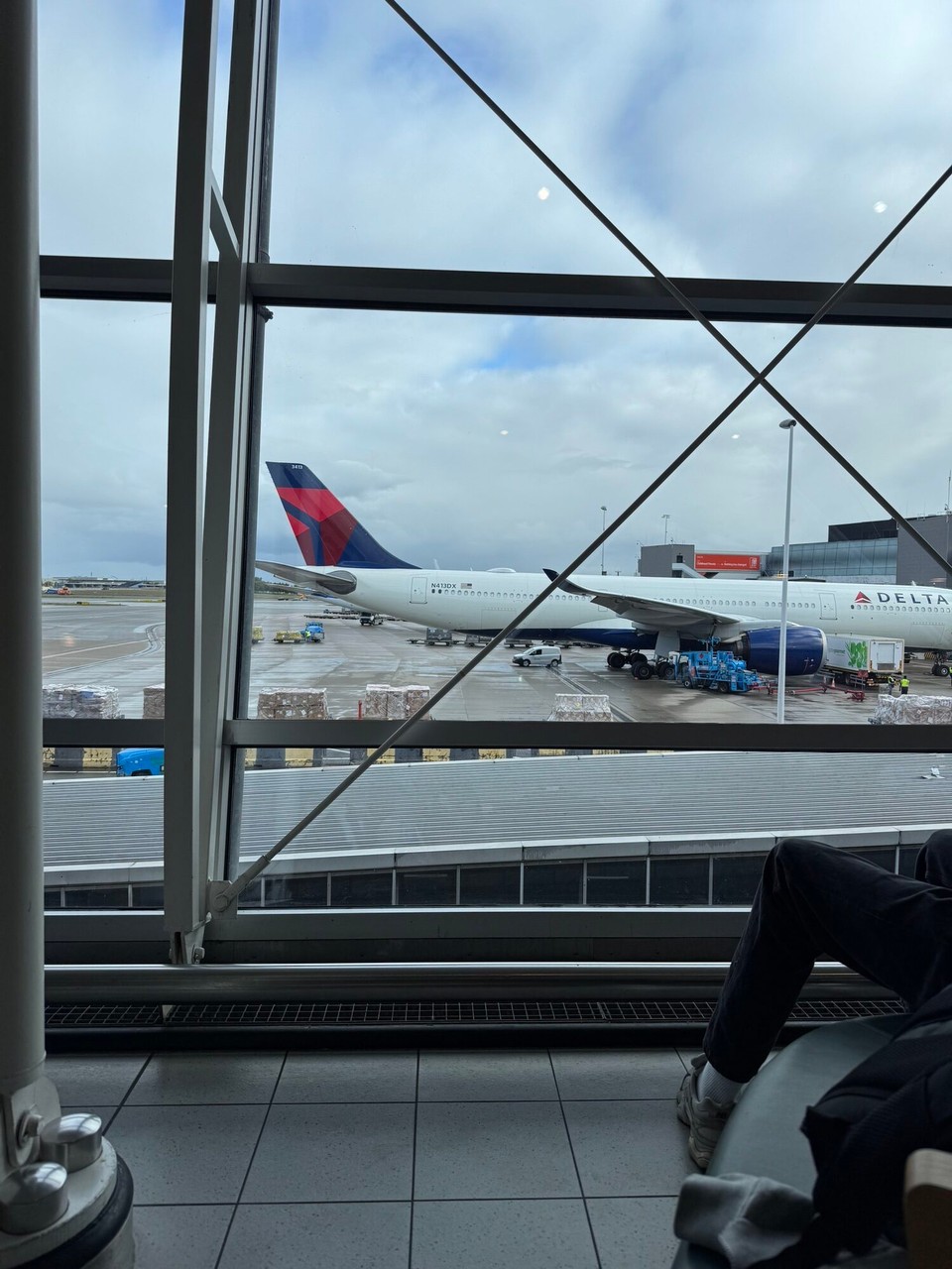 Niederlande - Flughafen Amsterdam Schiphol - En chline Zwischestopp in Amsterdam 