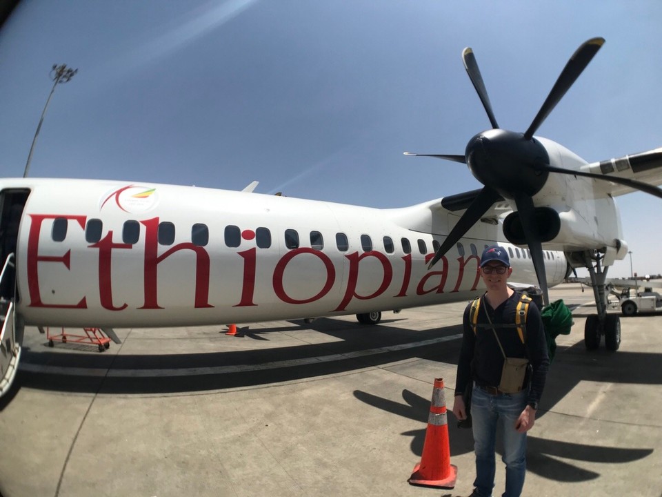Äthiopien - Addis Abeba - Das wird laut. Mit Turboprops bedient Ethopian Airlines die vielen kleinen Flugplätze in Afrika.