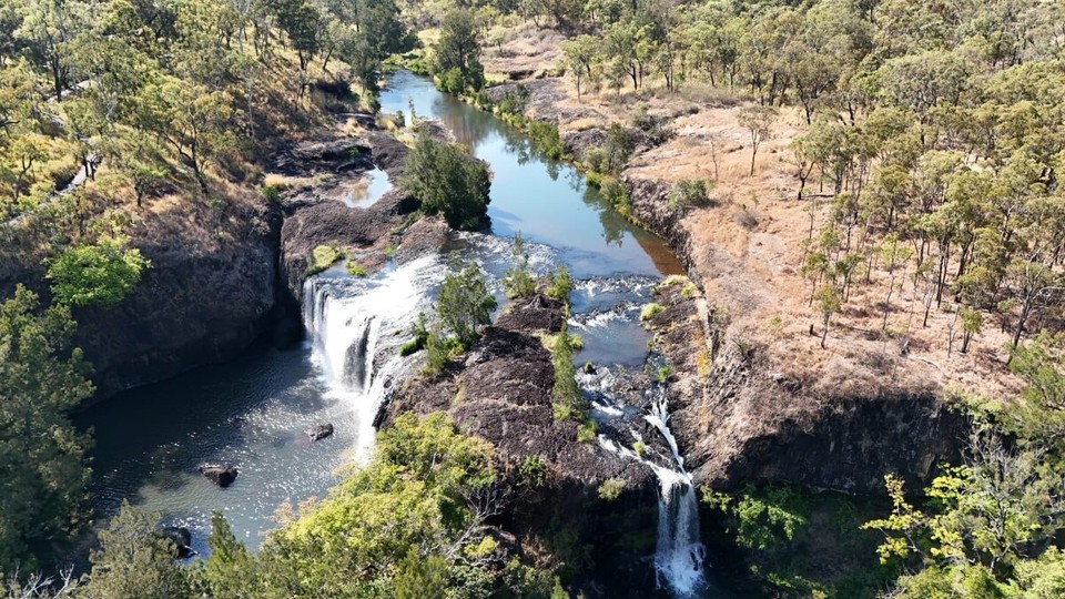 Australien - Mount Surprise - Churza Zwüschastopp bida Big Millstream Falls