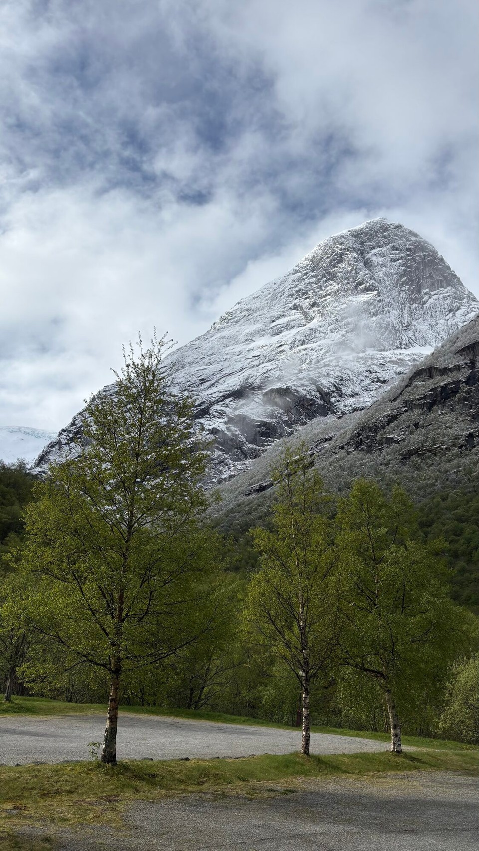 Norwegen - Loen - Morgens mit Neuschnee 