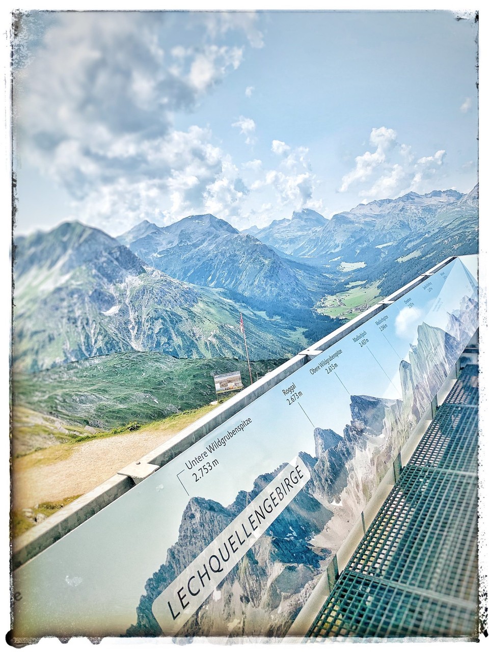 Österreich - Lech - Da liegt es nun… das Wandergebiet der nächsten Tage, der Ursprung des Lech. 