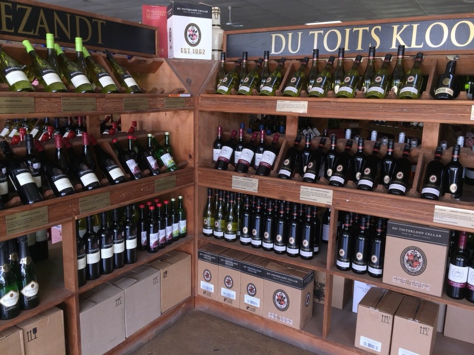 Südafrika - Oudtshoorn - Weinstore bei der Einsenbahnlock