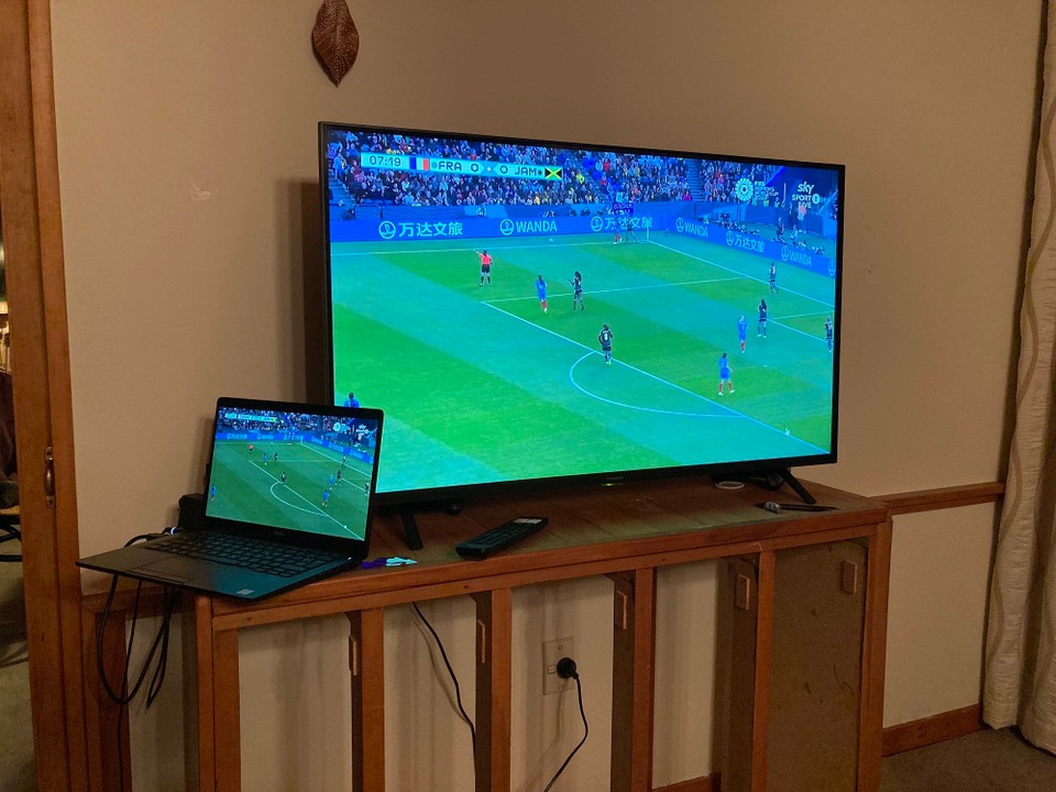 Neuseeland - Governors Bay - Frauenfußball WM läuft auch hier 🥳 Frankreich gegen Jamaika, mal sehen was da so wird 😅