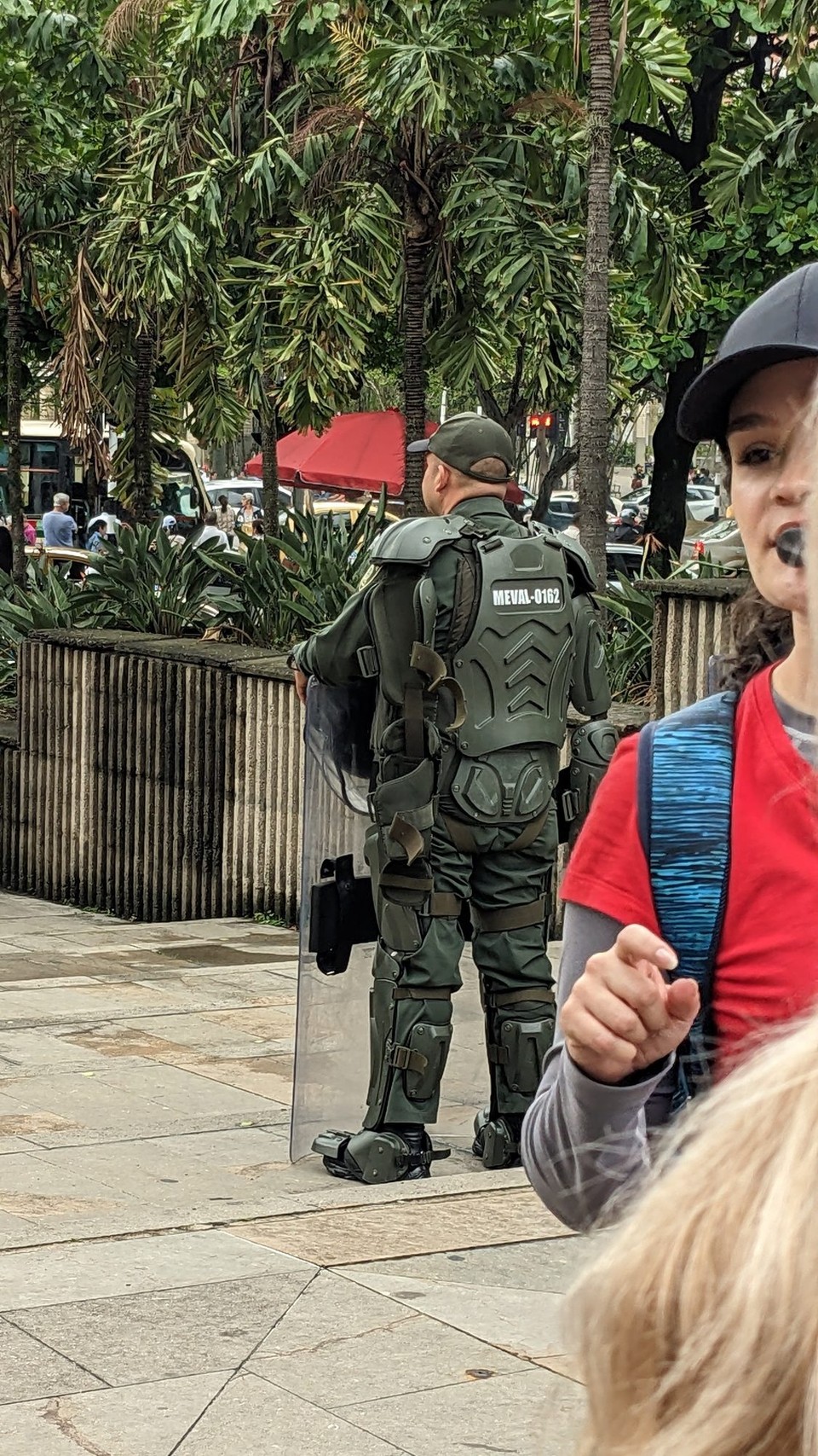Kolumbien - Medellín - Die Polizisten sehen aus wie aus einem Videospiel ^^