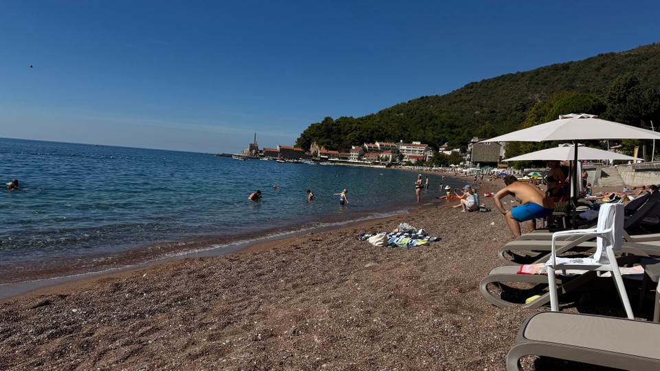 Montenegro - Golubovci - Faulenzen am Strand.